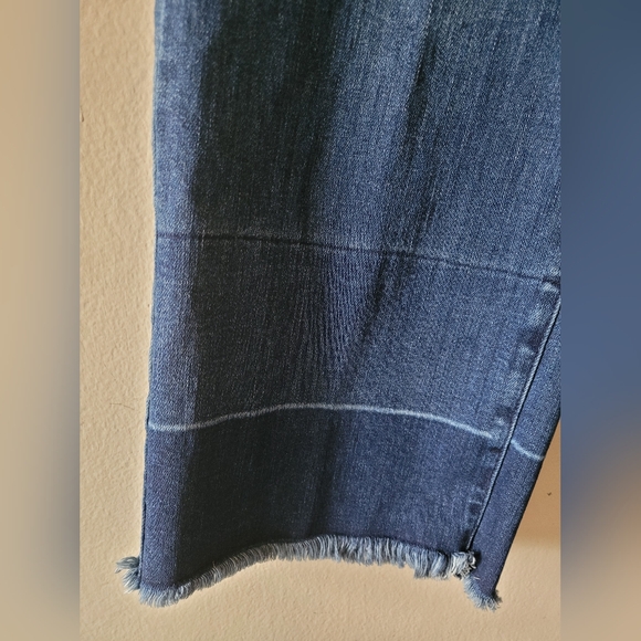 Judy Blue Medium Wash High Rise Raw Hem Wide Leg Crop Stretch Denim Jeans 11/30 - Picture 8 of 11